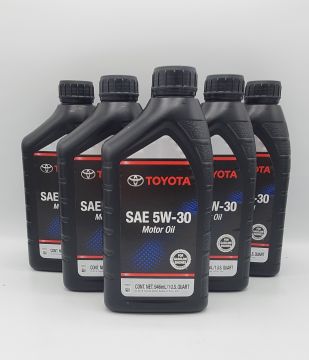 Toyota SAE 5W-30 Synthetic Blend Motor Oil Quart Bottles